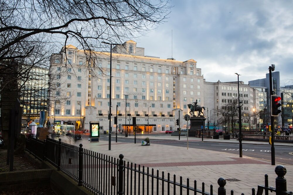 Фото The Queens Hotel