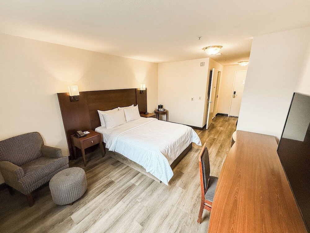 Фото West Edmonton Mall Inn