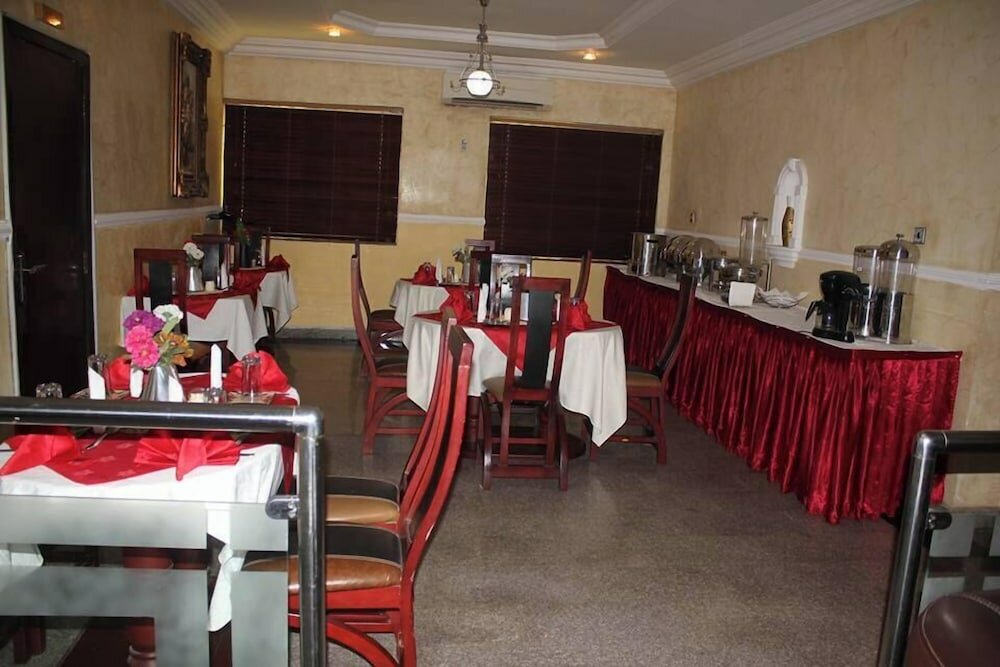 Фото Bestway Luxury Suites