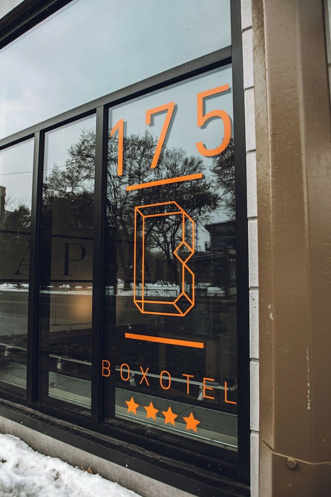 Фото Boxotel Montreal