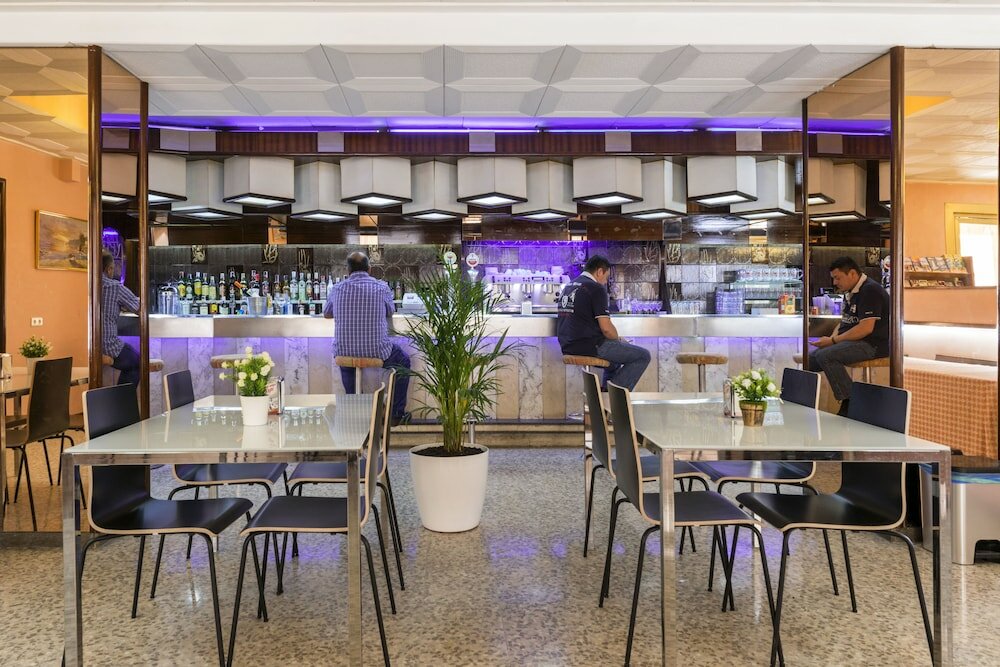 Фото Marisol Hotel