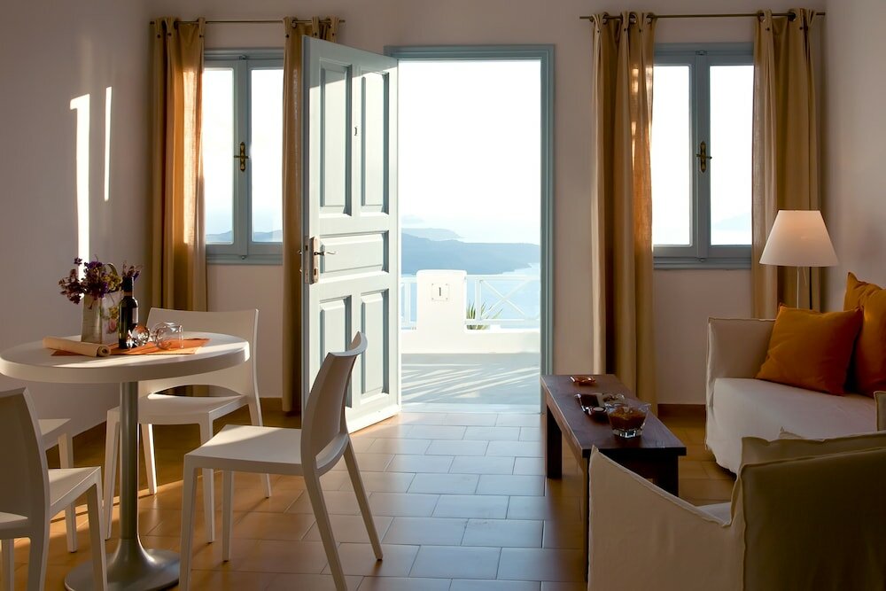 Фото Manos Small World