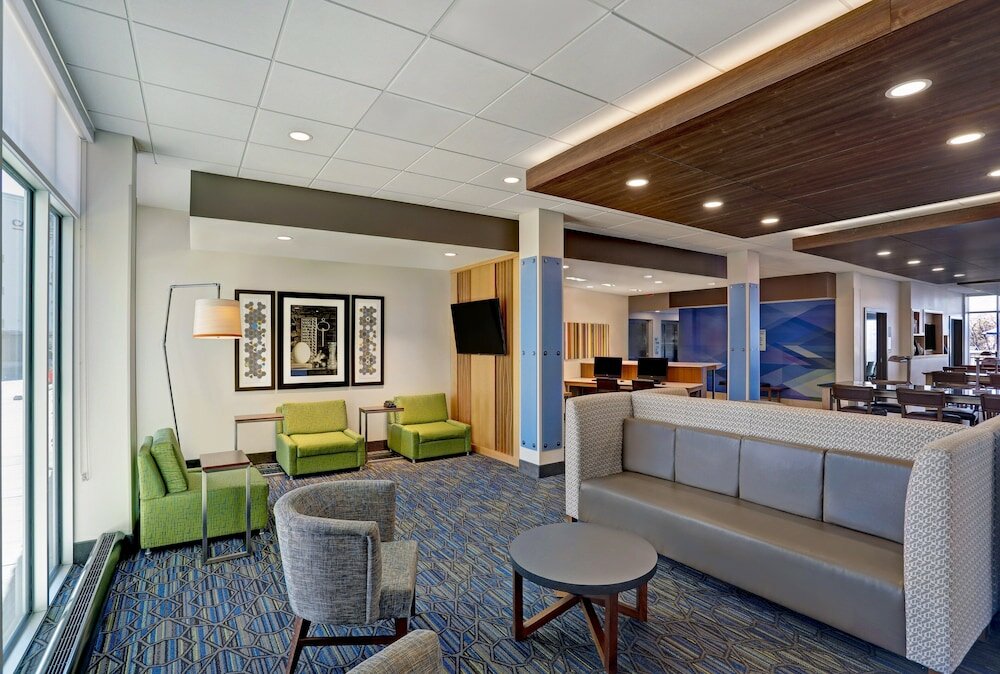 Фото Holiday Inn Express & Suites Lenexa - Overland Park Area, an Ihg Hotel
