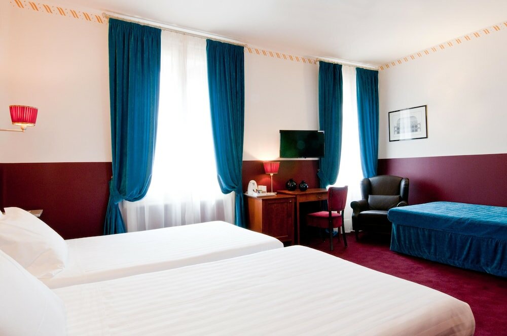 Фото отеля 2