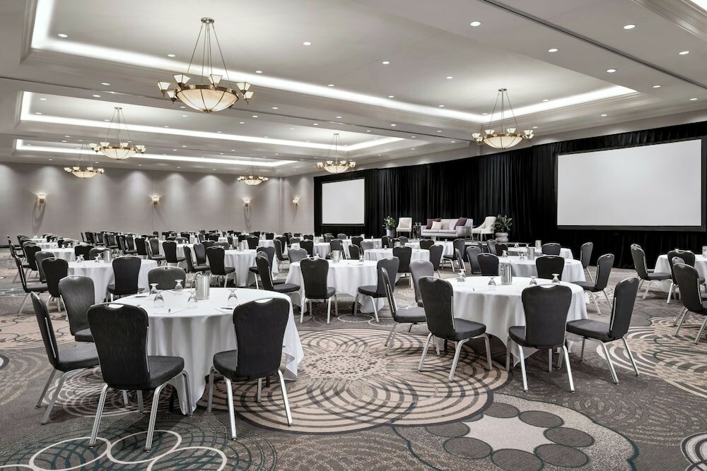 Фото Sheraton Toronto Airport Hotel & Conference Centre
