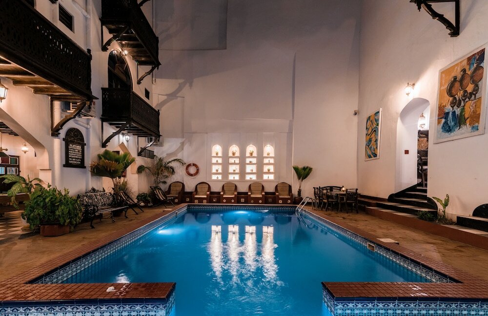 Фото Dhow Palace Hotel