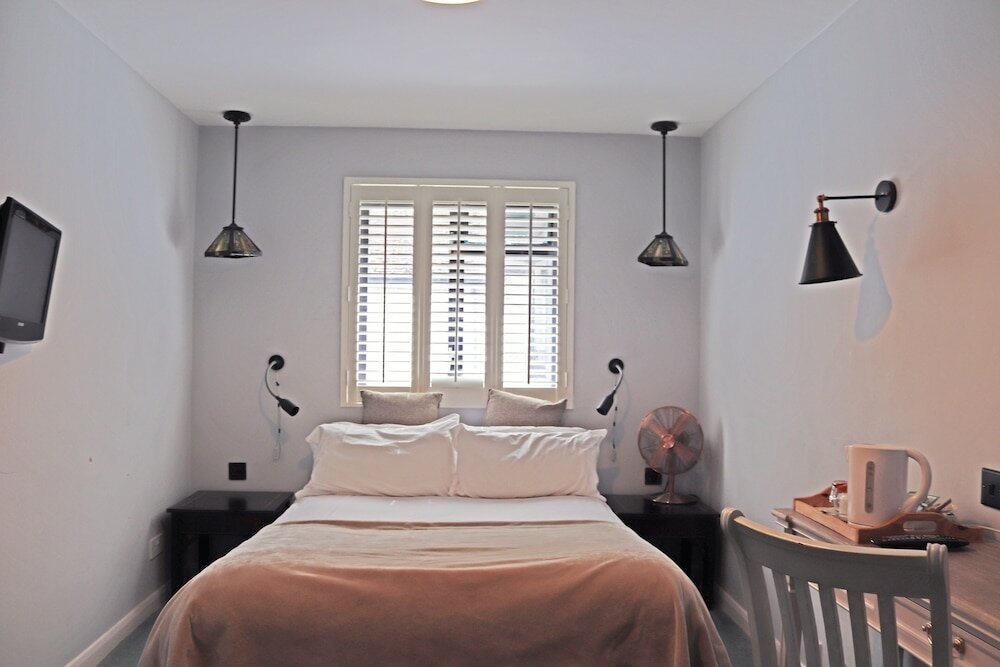 Фото Shillingford Bridge Hotel