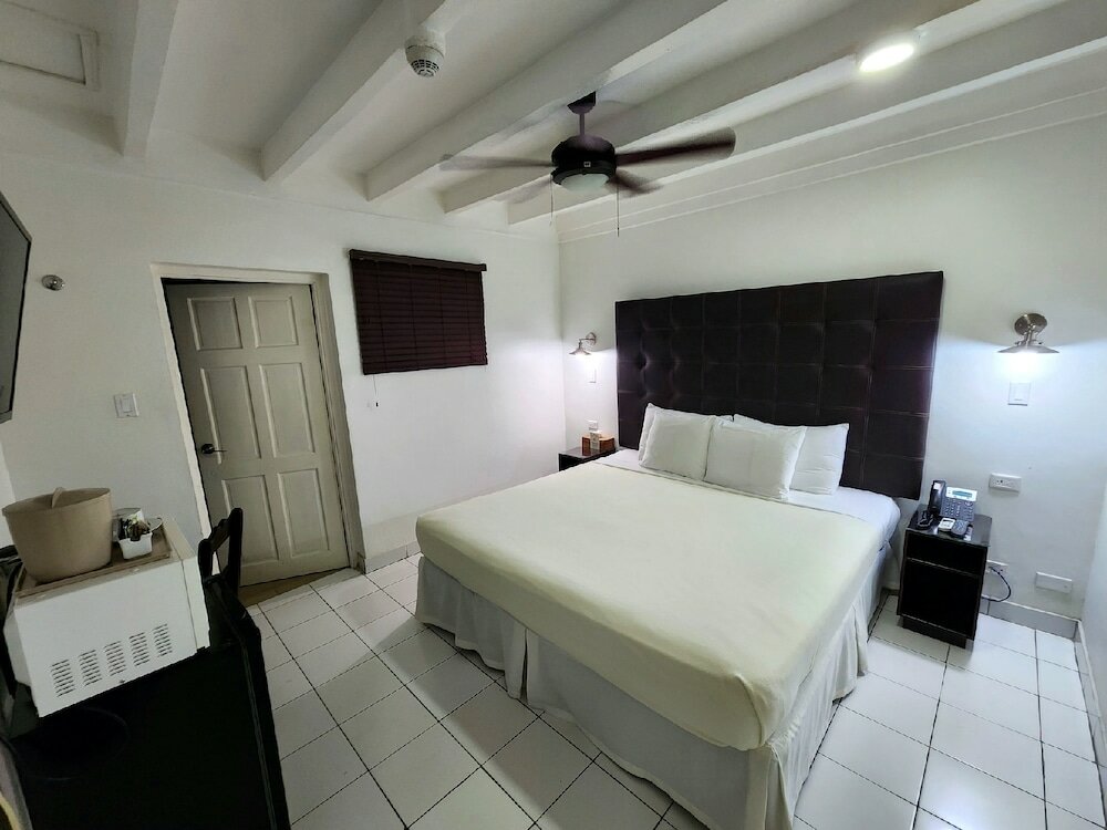 Фото Altamont West Hotel