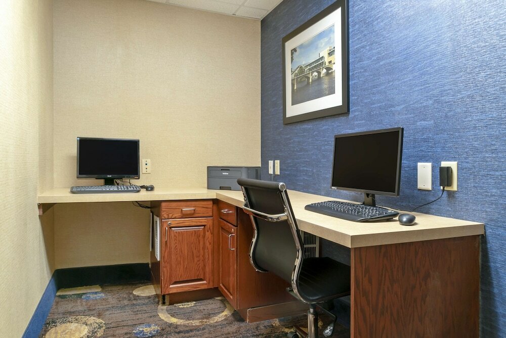 Фото Best Western Executive Inn & Suites