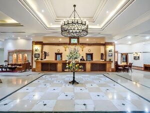 Гостиница Hotel Holiday International