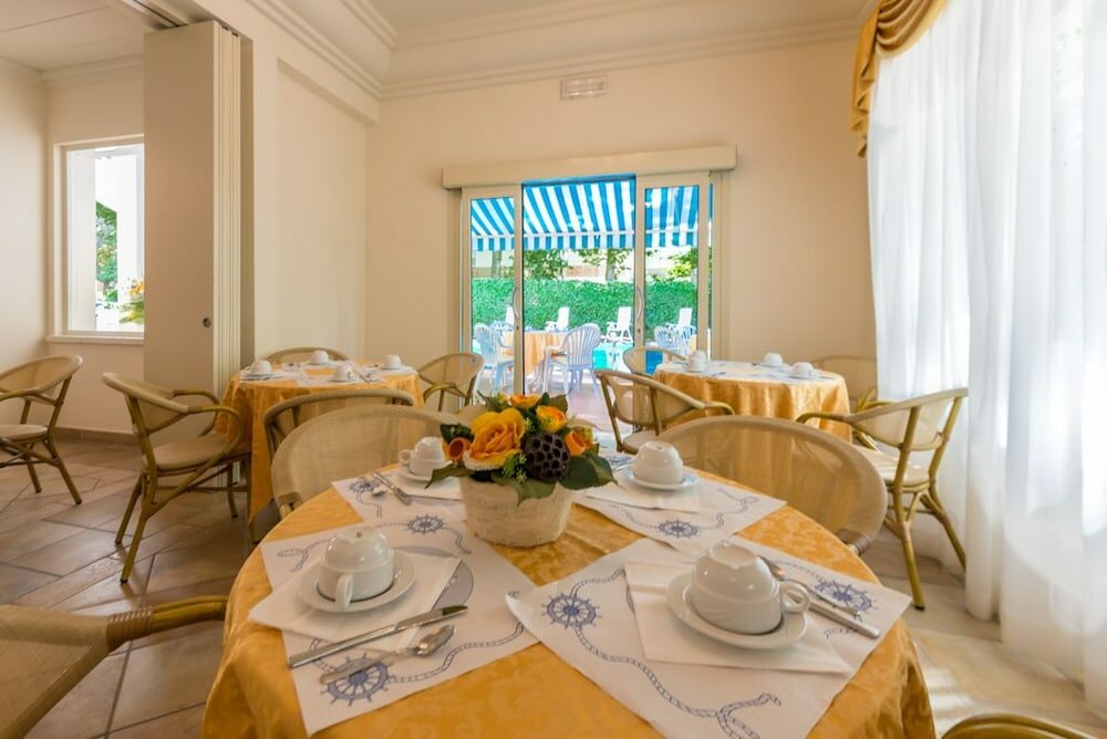 Фото Hotel Athena