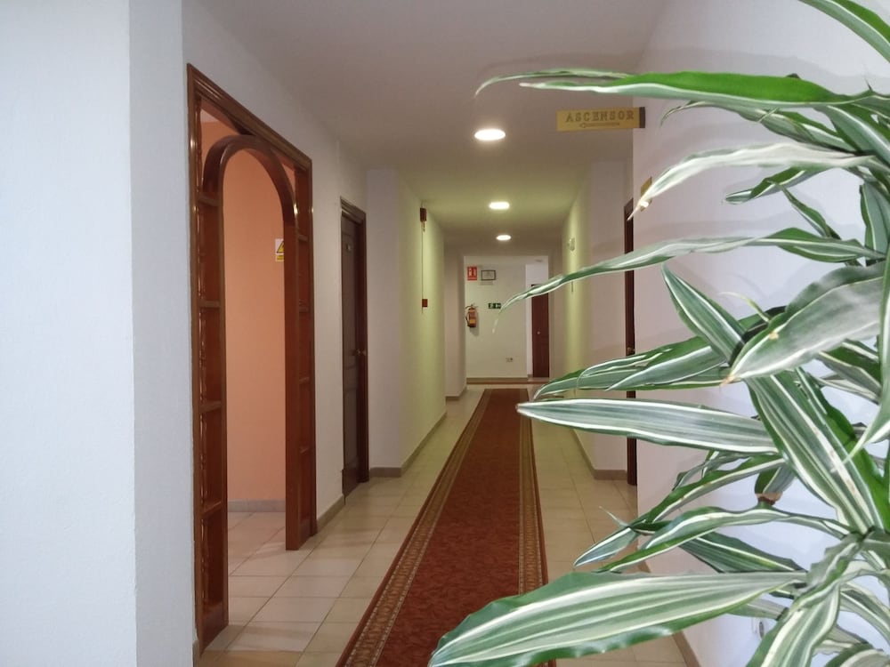 Фото Hotel Tres Jotas