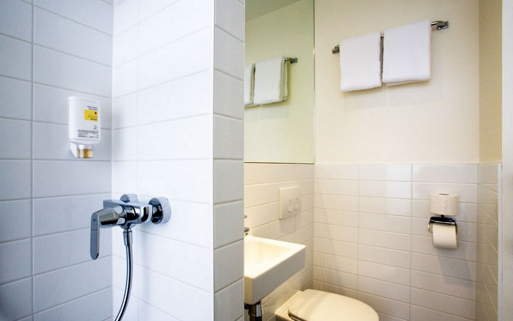 Фото EasyHotel Amsterdam City Centre South