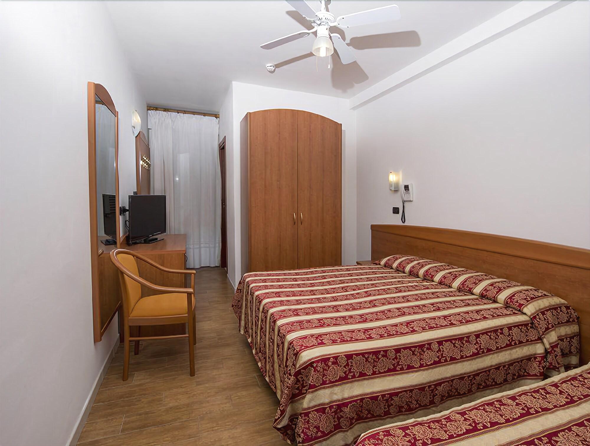 Фото Hotel Villa Linda