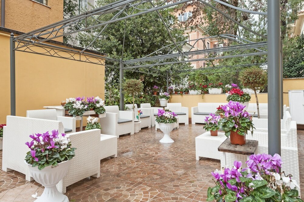 Фото отеля 2