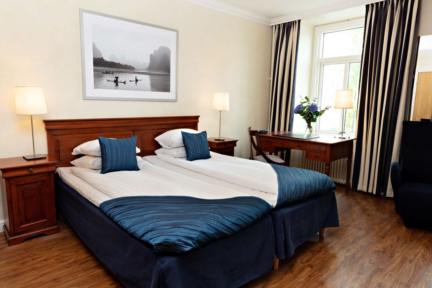 Фото Sure Hotel by Best Western Center