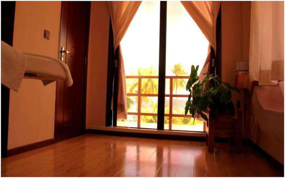 Фото Whiteshell Island Hotel & SPA