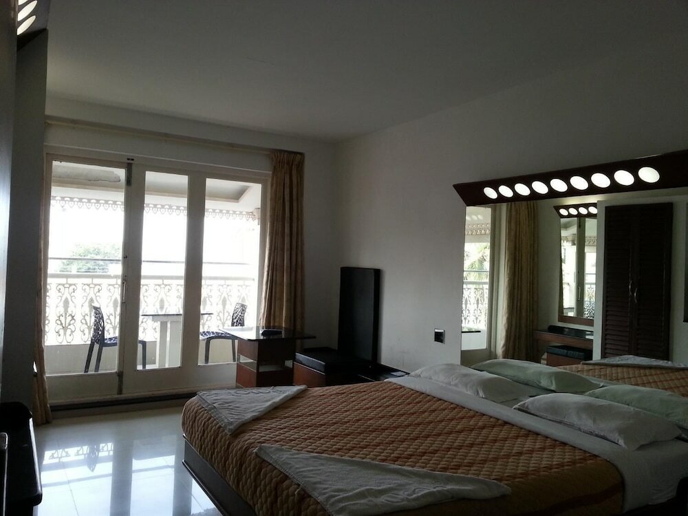 Фото Lotus Bay View Hotel