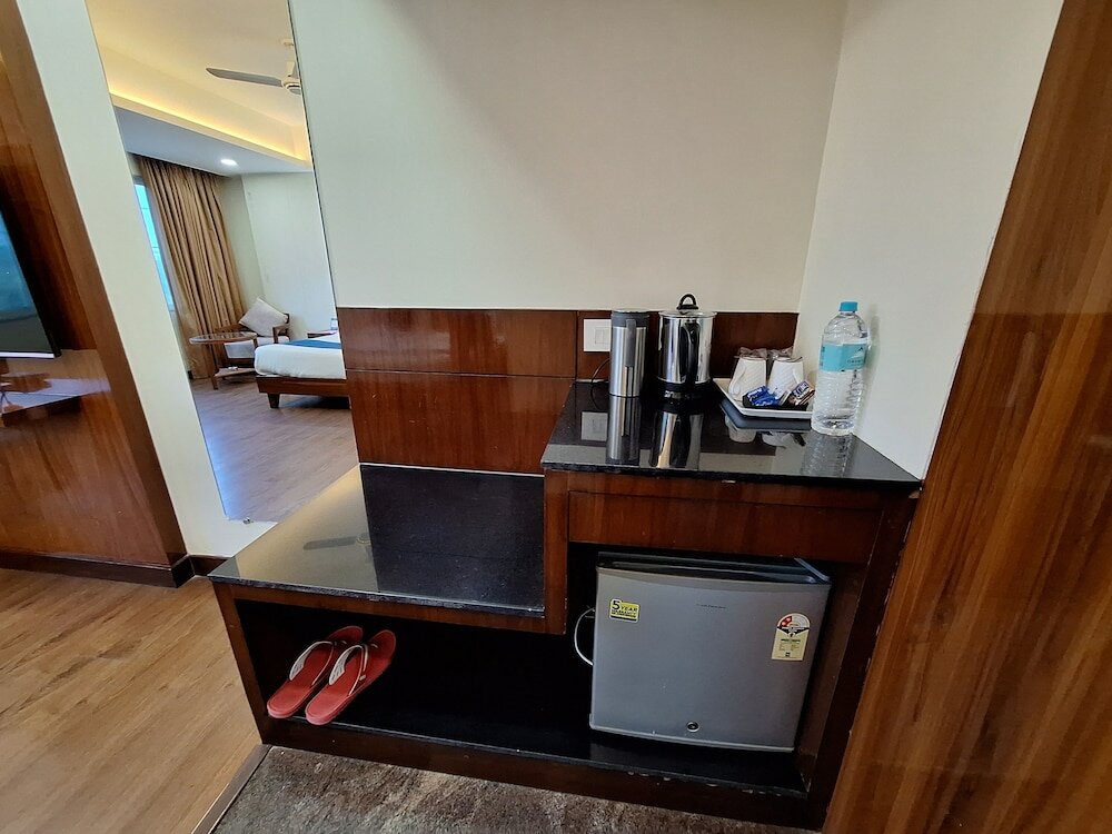 Фото L N Marriott Hotel