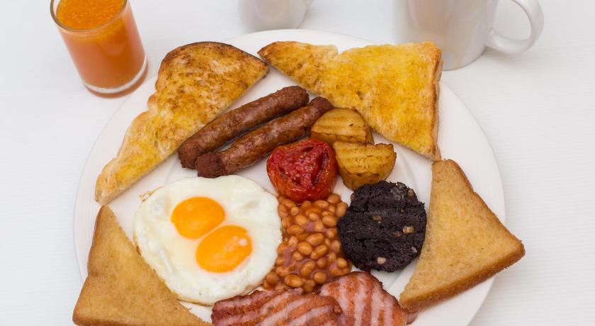 Фото I-Rovers Sports Bar & Guesthouse