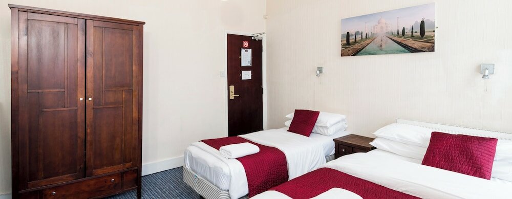 Фото St Athans Hotel