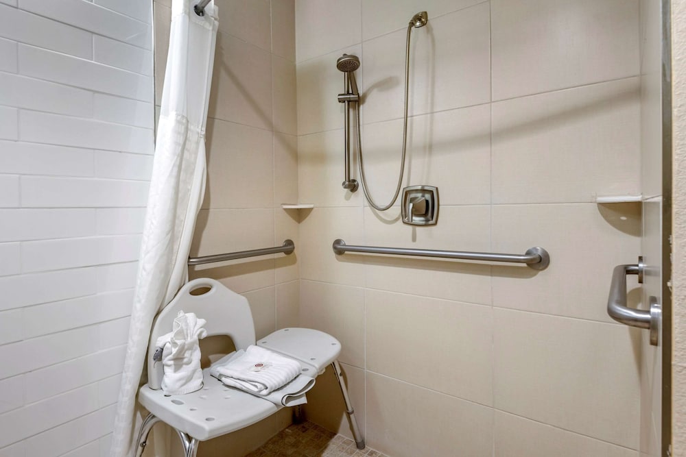 Фото Comfort Suites University