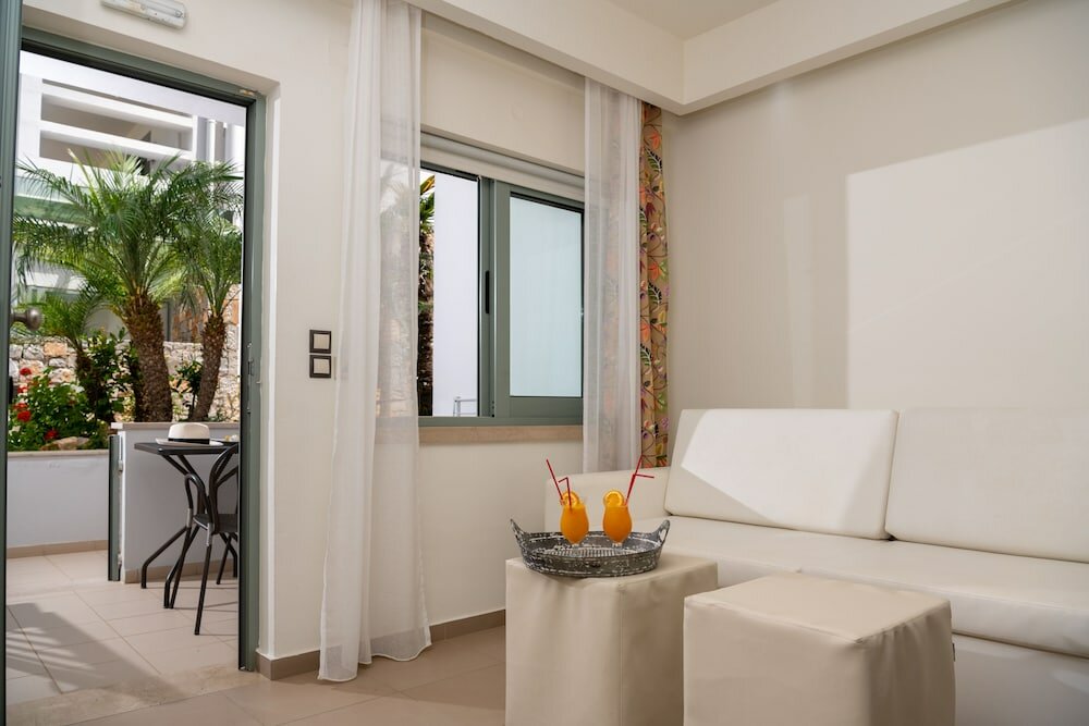 Фото Angela Suites Boutique Hotel