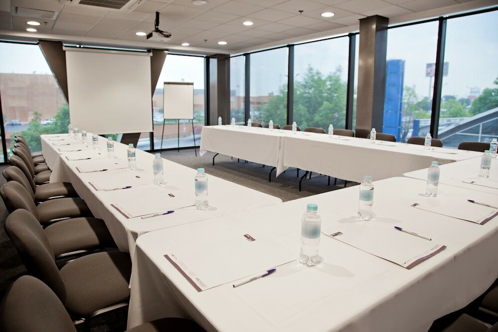 Фото City Express Plus Satelite