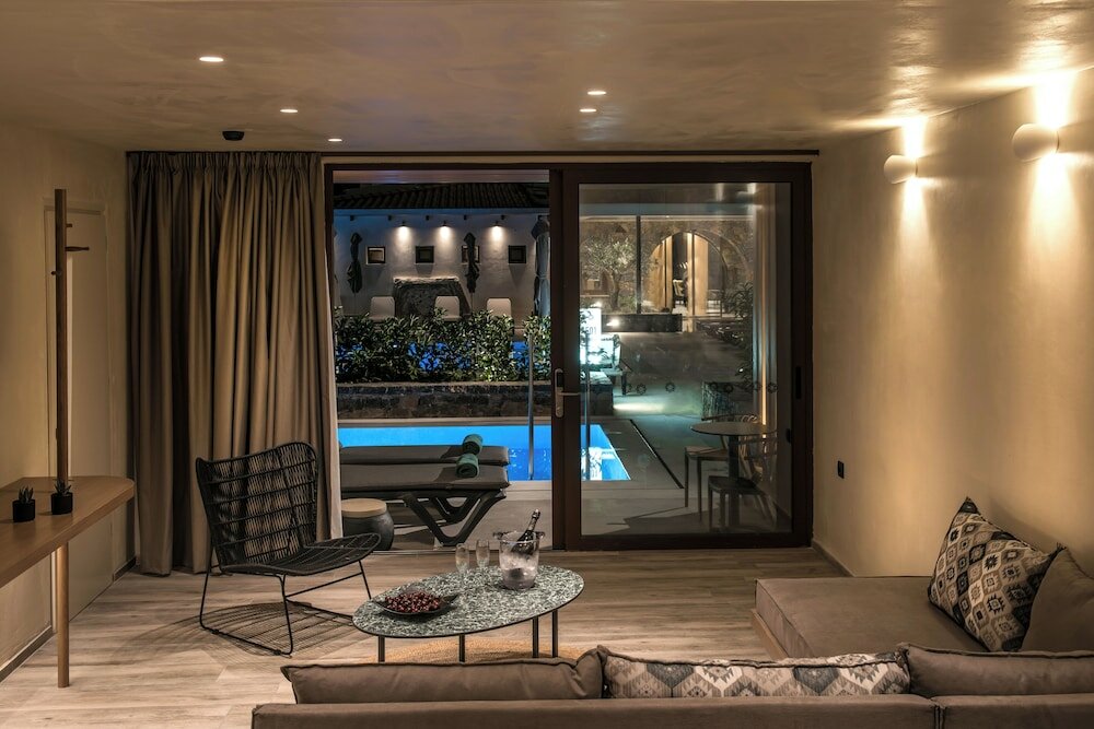 Фото Petousis Hotel & Suites