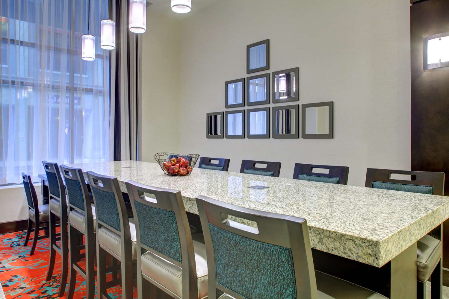 Фото Hampton Inn & Suites Roanoke-Downtown