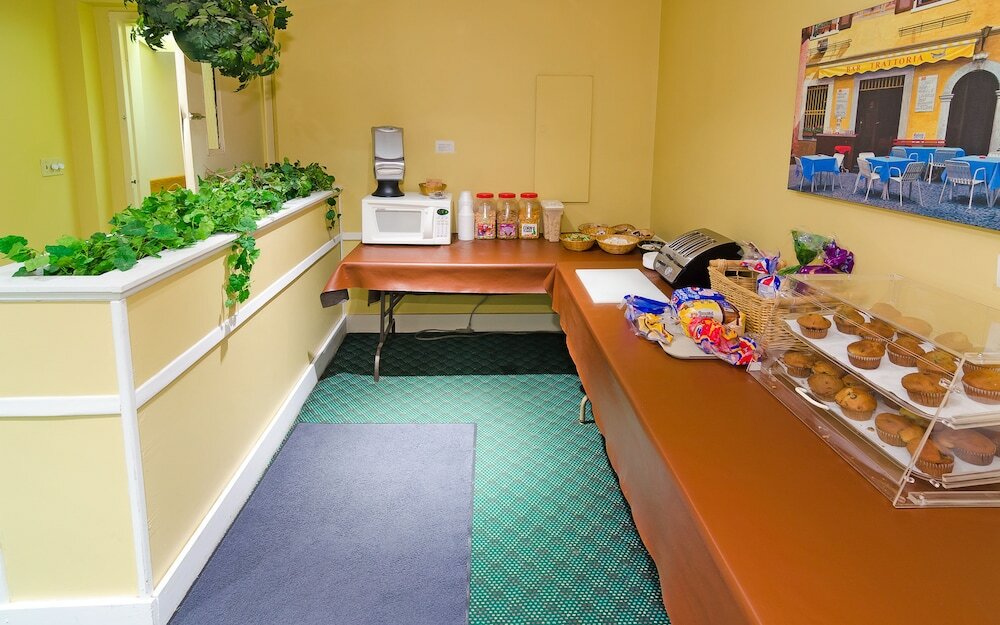 Фото Coastal Inn Dartmouth