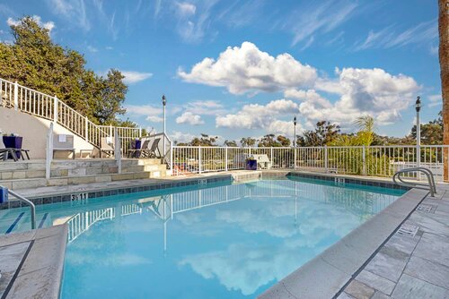 Внешний вид отеля Best Western Plus Marina Shores Hotel в Дана-Пойнте, фото 4