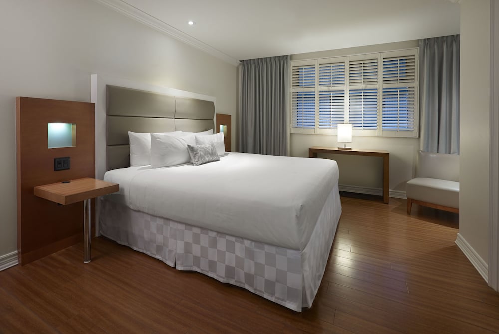 Фото Strathcona Hotel