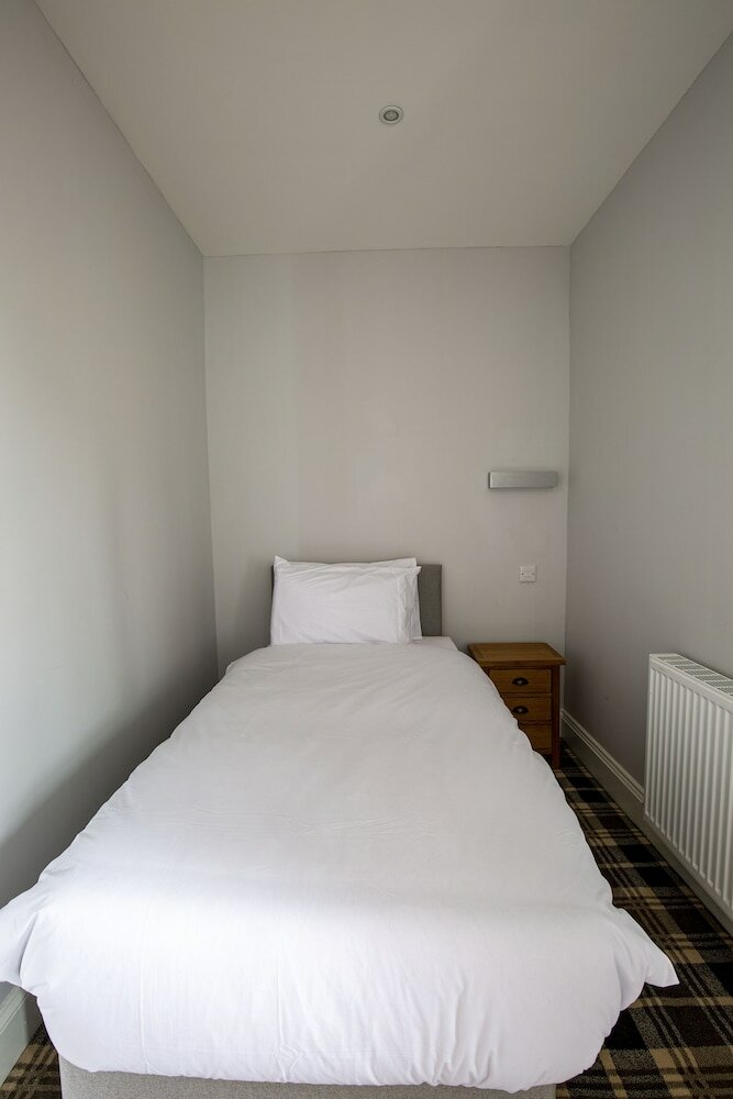 Фото Crown Court Hotel & Bar