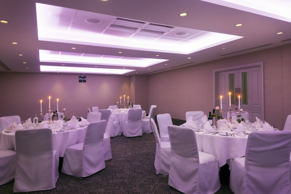 Фото Langham Court Hotel