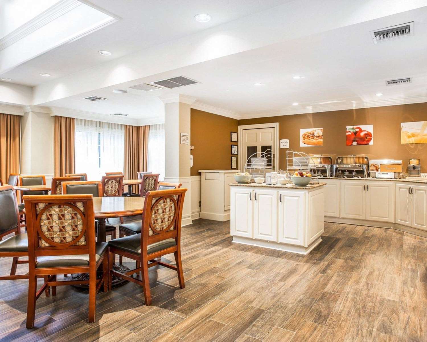 Фото Quality Suites Atlanta Buckhead Village North