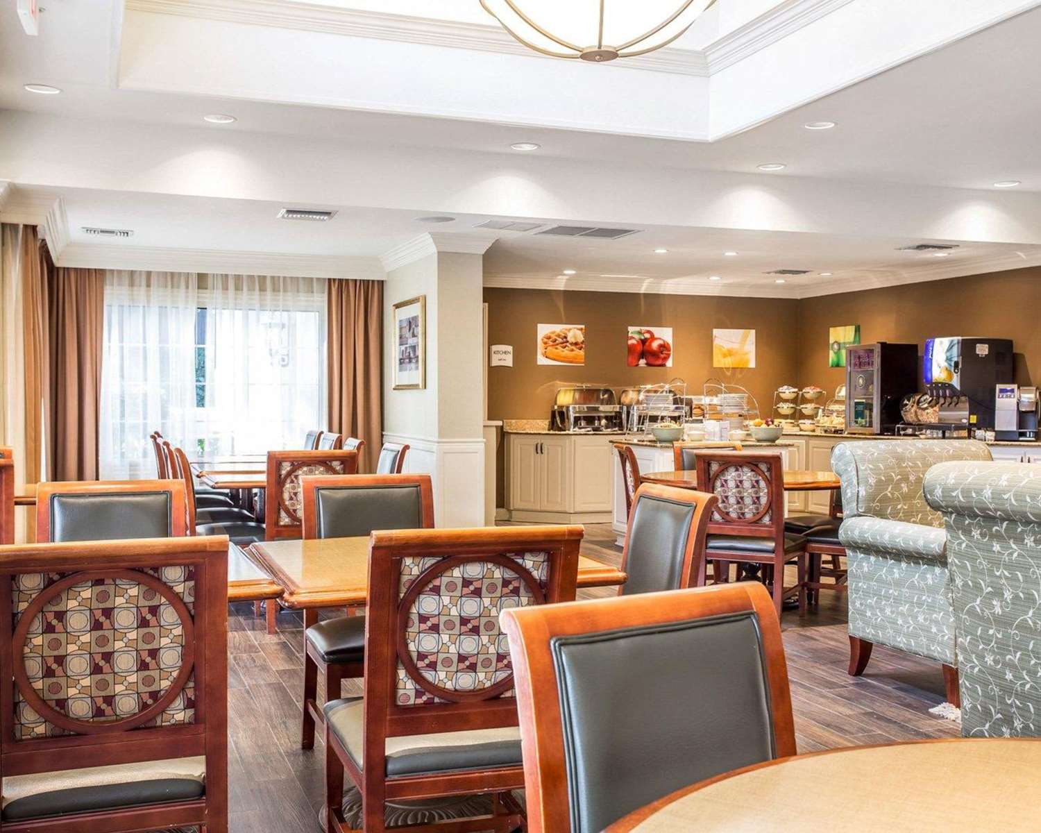 Фото Quality Suites Atlanta Buckhead Village North