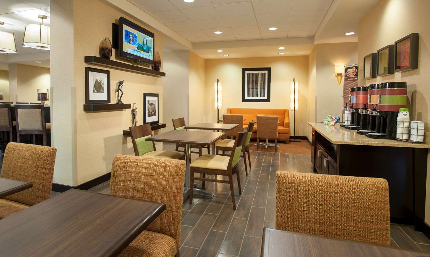 Фото Hampton Inn Washington-Dulles Int'l Airport South