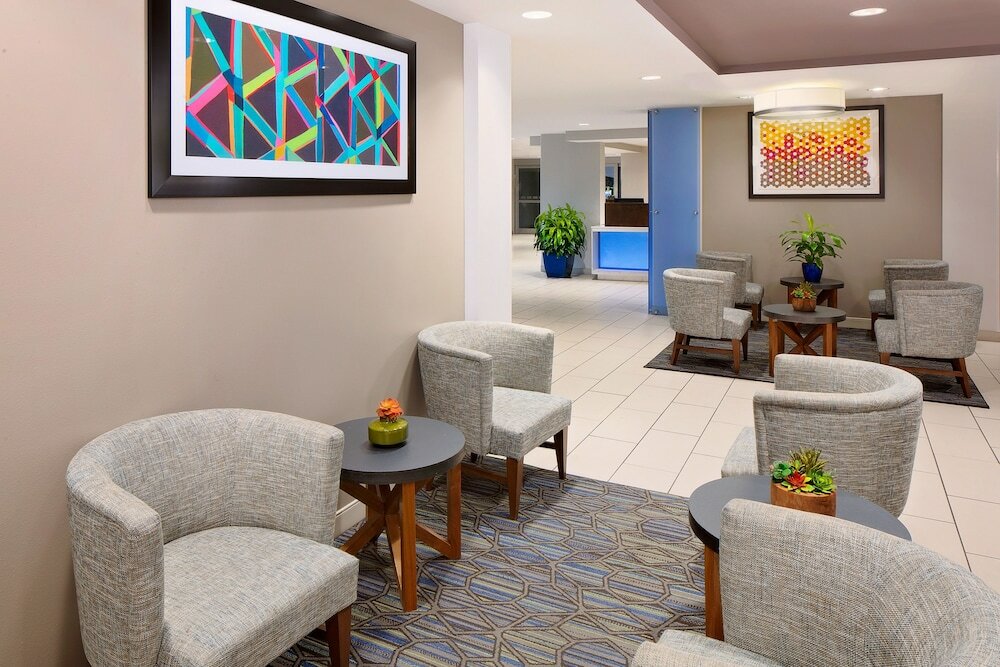 Фото Holiday Inn Express & Suites Austin Downtown - University, an Ihg Hotel