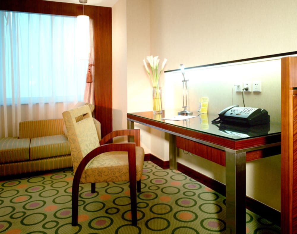 Фото Luxemon Xinjiang Hongfu Hotel