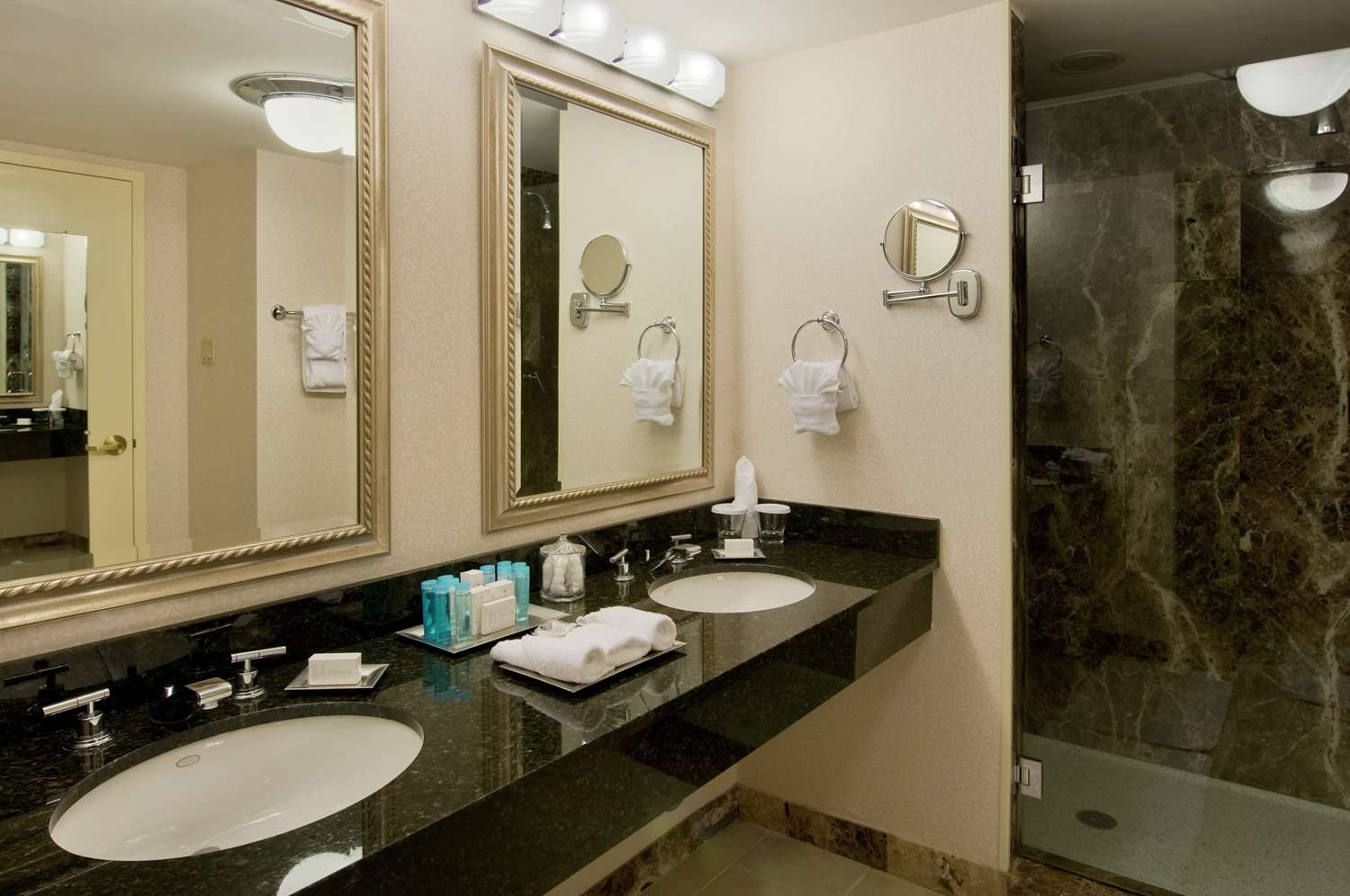 Фото Hilton Newark Airport