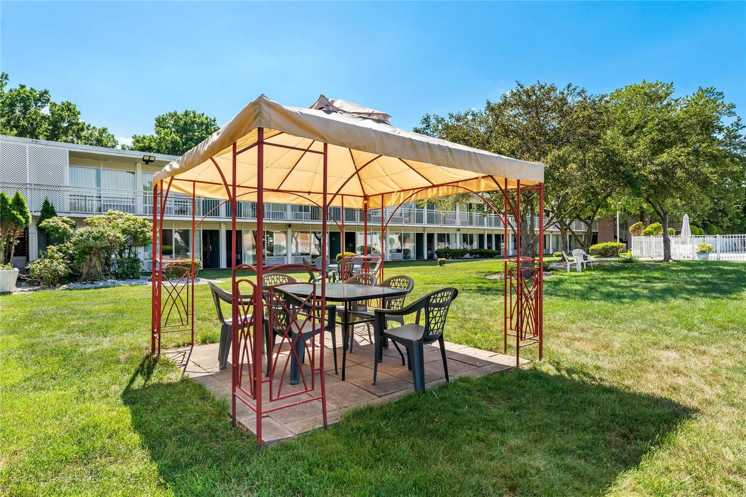 Фото Howard Johnson by Wyndham Albany