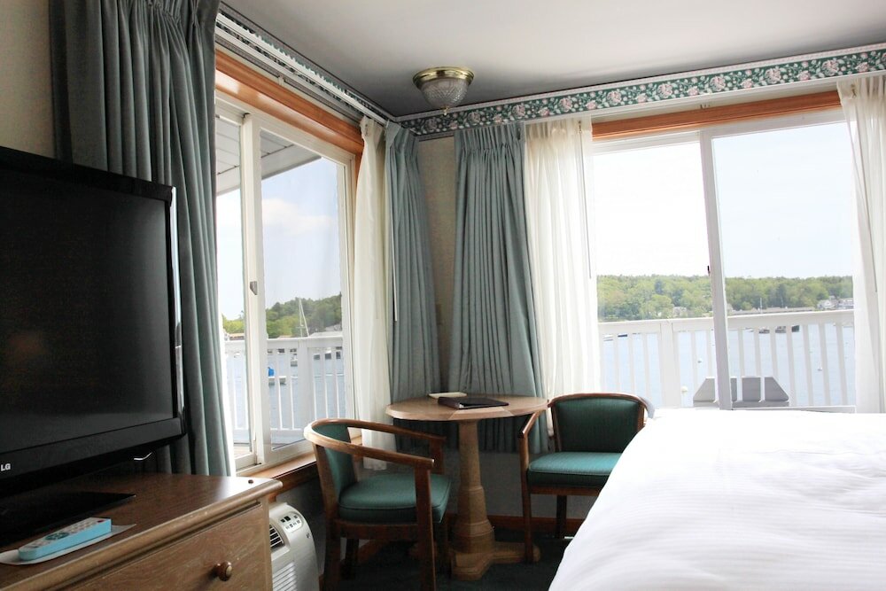 Фото Tugboat Inn