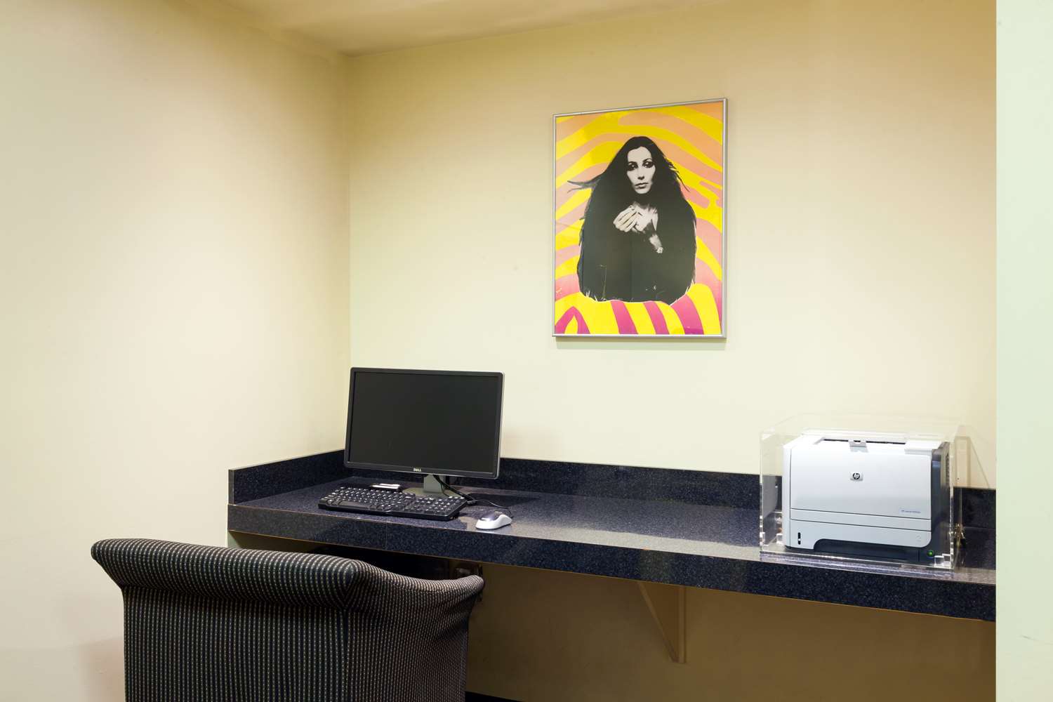 Фото Ramada Plaza by Wyndham West Hollywood Hotel & Suites