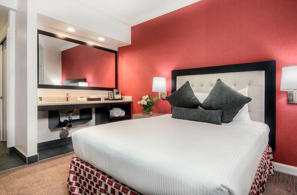 Фото Aggie Inn, Ascend Hotel Collection