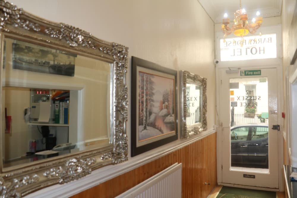 Фото Barry House