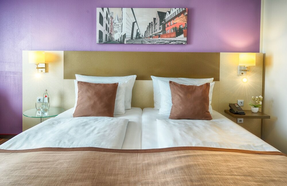 Фото Leonardo Hotel Köln