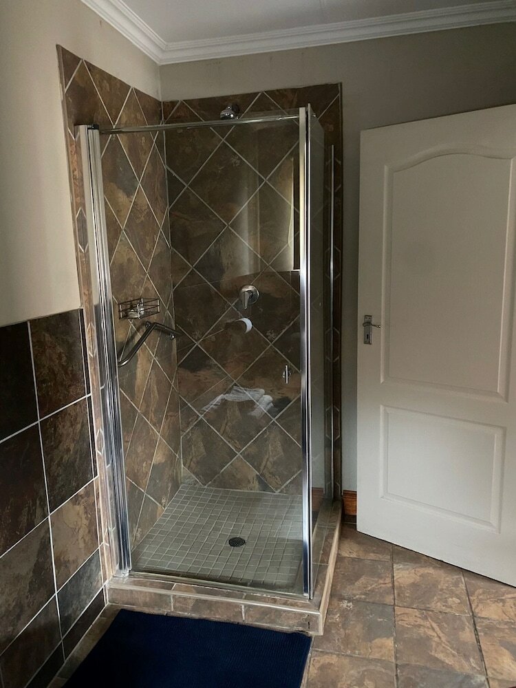 Фото MacGregors Guest House