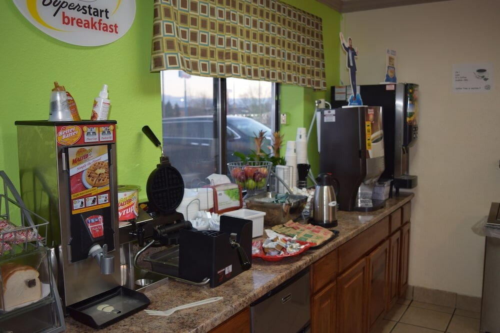 Фото Super 8 by Wyndham Saginaw