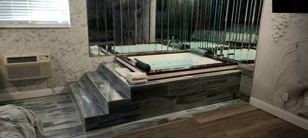 Фото Americas Best Value Inn Providence North Scituate